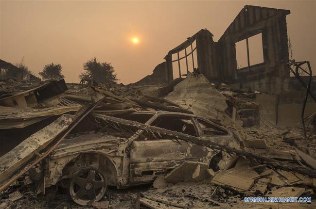 Sube a 15 número de muertos por incendios en California