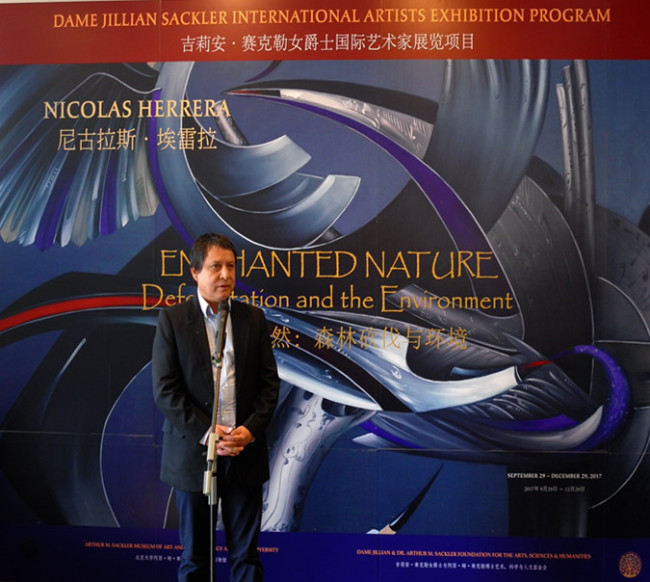 Pintor Ecuatoriano Nicolás Herrera presenta la exposición "La naturaleza encantada" en Beijing