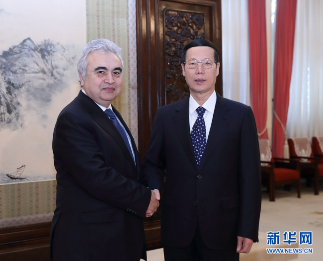 China espera intensificar cooperación con AIE, dice viceprimer ministro