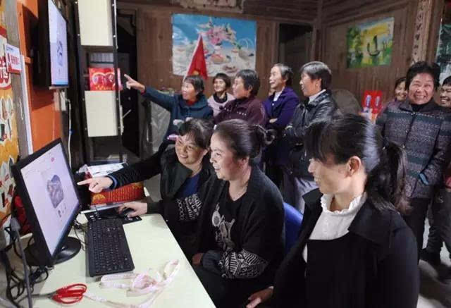 Chinos entrados en años exploran Internet