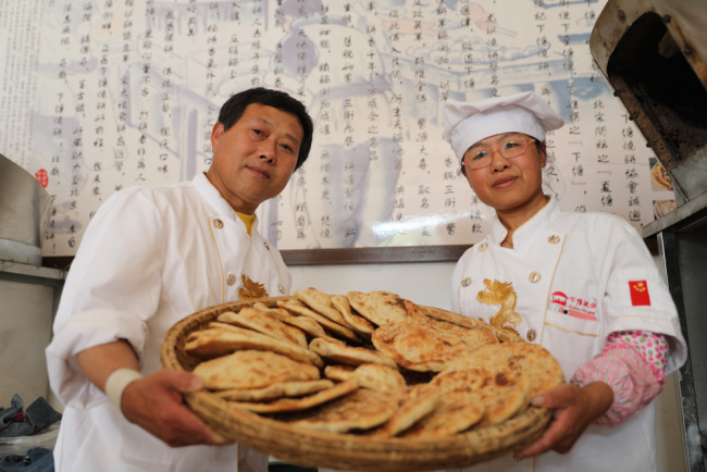 La gente de Xiatang se hace rica a través de vender tortas