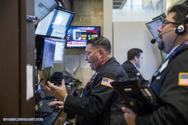 Wall Street se desploma en medio de temor por alza de tasas