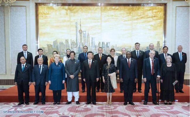 Xi ofrece banquete de bienvenida a huéspedes que asisten a CIIE