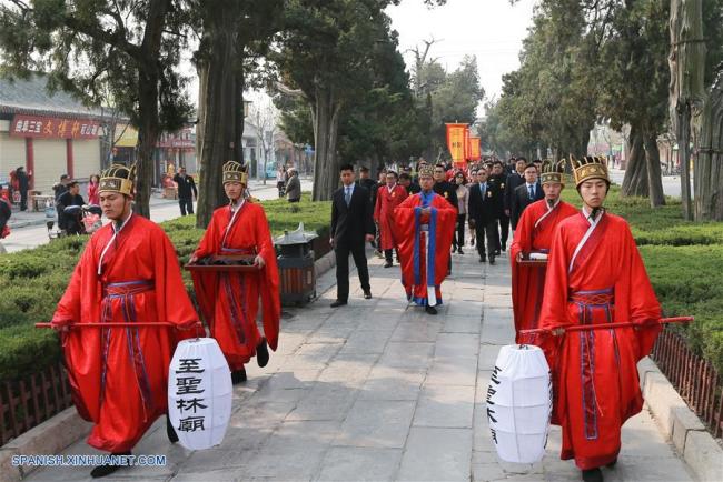 Transmiten en vivo en medios de comunicación chinos ceremonia conmemorativa de Confucio