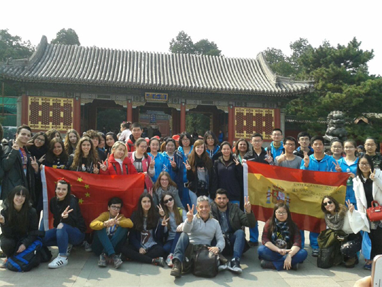 Añadir la lengua española en el curso de la escuela segundaria china muestra la postura de apertura de China
