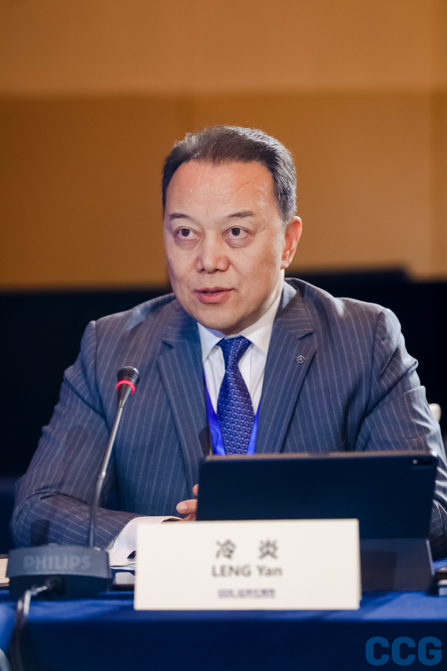 Leng Yan, plenuma vicdirektoro de la zono pri Ĉinio sub Grupo Daimler