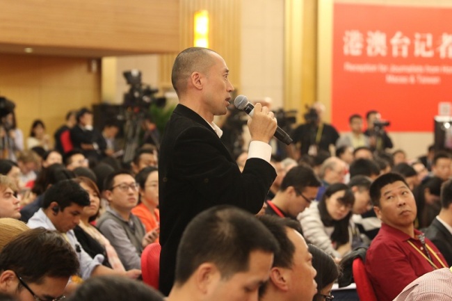 Première conférence de presse organisée en marge du 19e Congrès national du PCC.