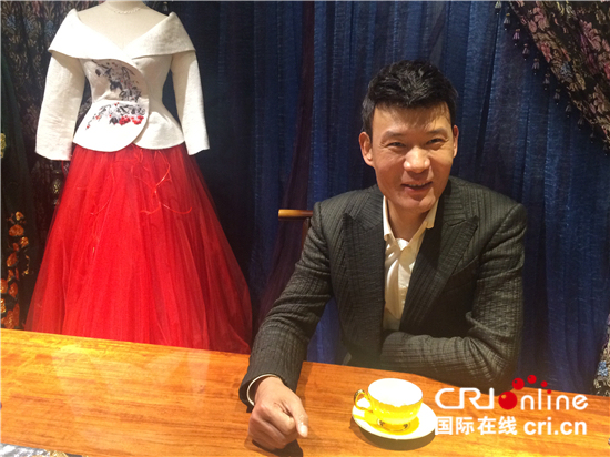 Le designer Laurence Xu : la robe qipao conçue pour la petite-fille de Donald Trump incarne l’amitié sino-américaine