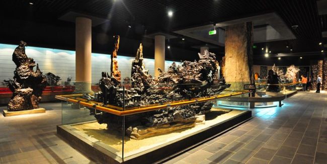 Le musée culturel aux trésors du bois d’ébène de Leshan du Sichuan, carte de visite d’or de Leshan