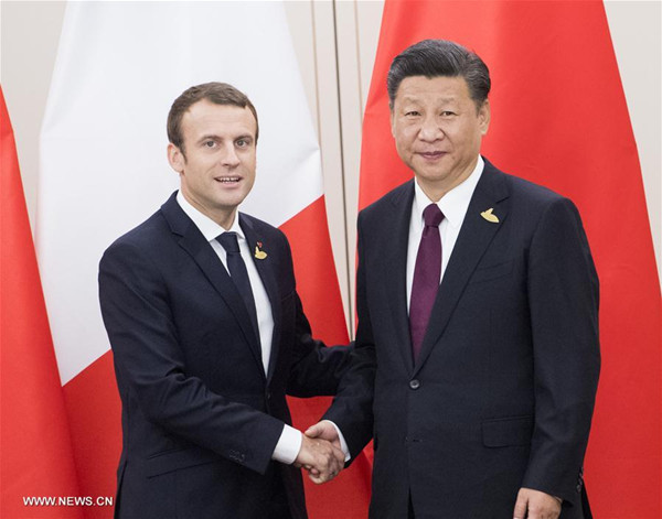 9  Le président chinois Xi Jinping et son homologue français Emmanuel Macron ont convenu le 8 juillet 2017 en marge du Sommet annuel du G20, organisé à Hambourg, en Allemagne, de promouvoir les relations bilatérales et la coopération entre leurs deux pays.