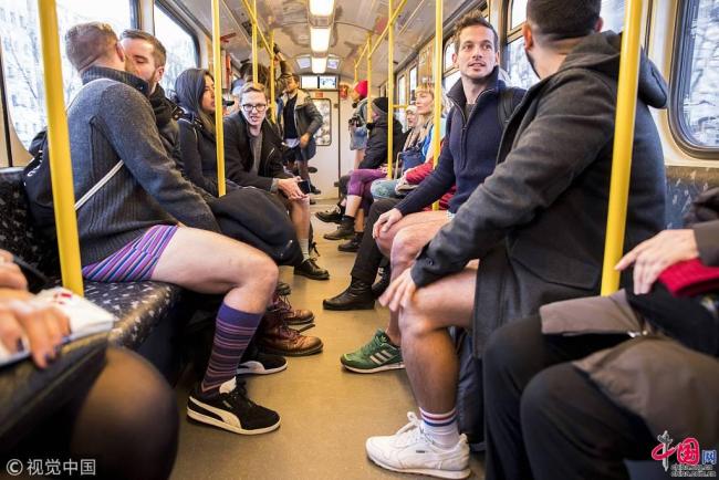 La « Journée sans pantalon dans le métro » célébrée dans le monde entier