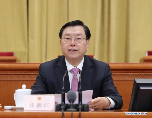 (Deux Sessions) Li Zhanshu élu président exécutif du présidium de la session de l'APN