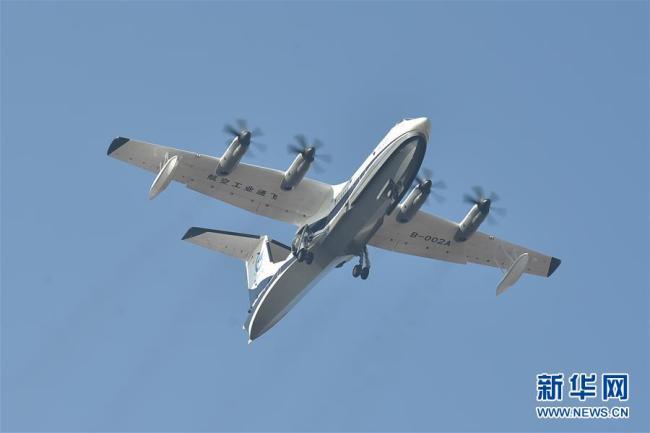 Le plus gros avion amphibie du monde, l'appareil chinois AG600, a réalisé son vol inaugural en décembre dans la province du Guangdong. [Photo de Xinhua]