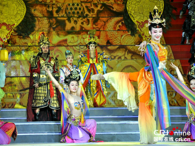La pièce de danse et de chant « la cité de Luoyang dans les Sui et Tang » présentée à la cérémonie d’ouverture (photographe : Chen Wenjie)