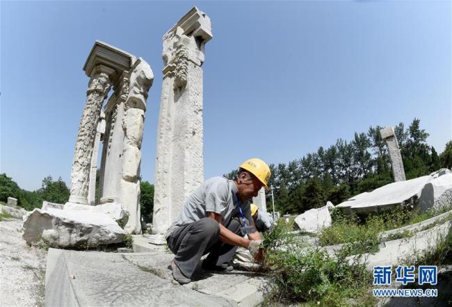 Ces derniers jours, les travaux de renforcement des ruines du Yuanyingguan ont débuté au parc Yuanmingyuan (également connu sous le nom d’Ancien Palais d’Eté) afin de mieux protéger cet ancien site. Le projet devrait durer environ 120 jours.