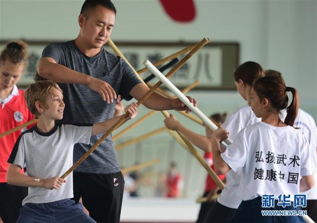 Hebei : des disciples étrangers pratiquent le kung-fu chinois