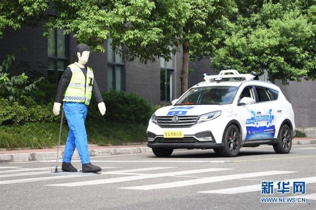Le 19 août, un concours de voitures autonomes, organisé dans le cadre de la Smart China Expo 2018, a eu lieu à Chongqing. Les routes de cette course reproduisent les conditions de circulation de Chongqing et comprennent une série de conditions routières complexes. Une vingtaine d'équipes professionnelles y ont participé.