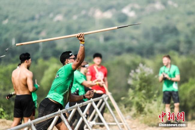 La compétition 2018 du Beijing Spartan Trifecta Weekend a été inaugurée le 26 août 2018 à Beijing. Plus de 15000 personnes venues de nombreux pays différents ont participé à cette course d’obstacles qui comprenait trois épreuves de différents niveaux de difficulté. La Spartan Race a été organisée dans plus de 25 pays du monde et a attiré au total près de 8 millions de participants.
