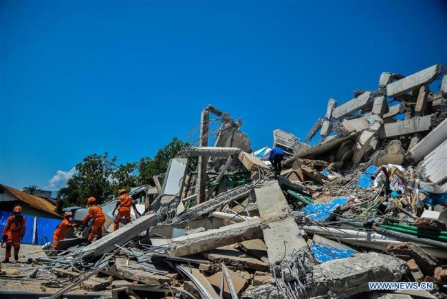 Indonésie : le bilan des séismes et du tsunami s'alourdit à 1.249 morts
