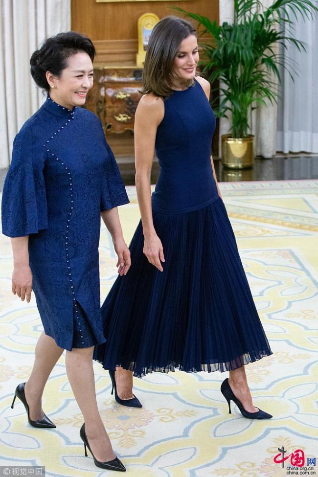 La Première dame chinoise Peng Liyuan rencontre la reine d’Espagne Letizia Ortiz