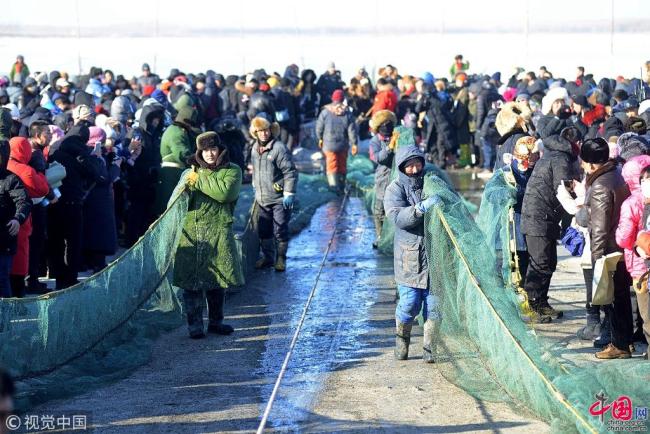 Daqing : 2e Festival de la pêche à la carpe d’hiver au lac de Qinghua