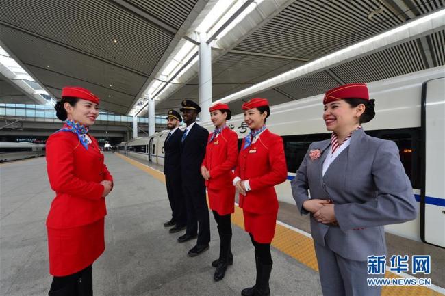 Des agents de bord étrangers dans les trains chinois pour Chunyun