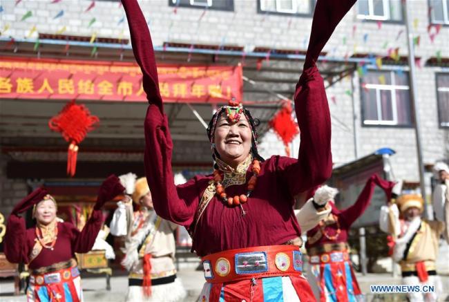 Lhassa : les habitants célèbrent le Nouvel An tibétain et la fête du Printemps
