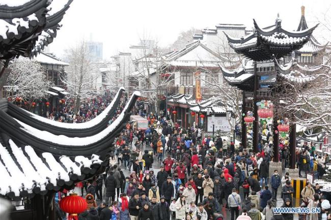 Les voyages à l'occasion de la fête du Printemps rapportent 513,9 milliards de yuans