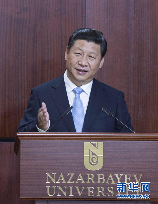 En septembre 2013, le président Xi Jinping a formulé, pour la première fois, la conception sur la construction en commun de la Bande économique de la Route de la Soie, dans son discours prononcé dans l’Université Nazarbayev du Kazakhstan.