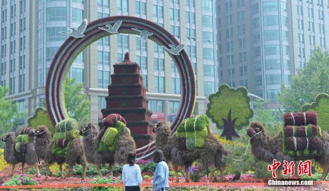 Beijing : des parterres de fleurs pour accueillir le Forum de « La Ceinture et la Route »