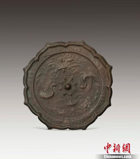 Des miroirs en bronze de l’époque classique exposés à Tsinghua