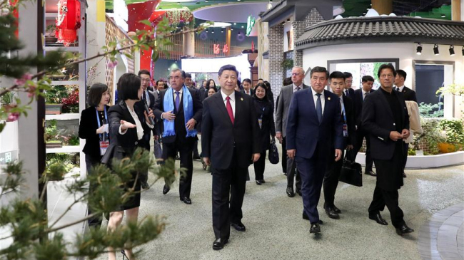 Xi Jinping et Peng Liyuan visitent l’Expo 2019 ensemble avec des couples des dirigeants étrangers