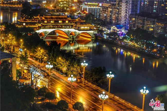 Chengdu : le vieux pont d’Anshun Langqiao sous la pluie
