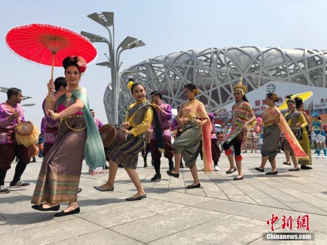 Beijing : tenue d'un défilé culturel asiatique