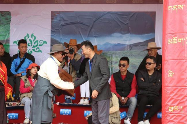 Le comté de Litang a remporté le titre de « berceau de la culture des courses de chevaux du Sichuan»