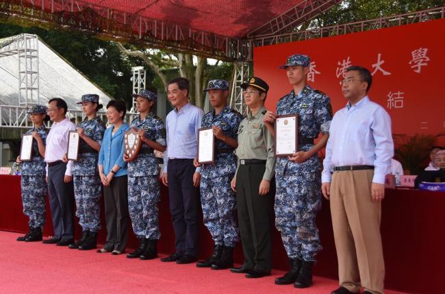 Des étudiants du supérieur de Hong Kong obtiennent leur diplôme du camp militaire de l'APL