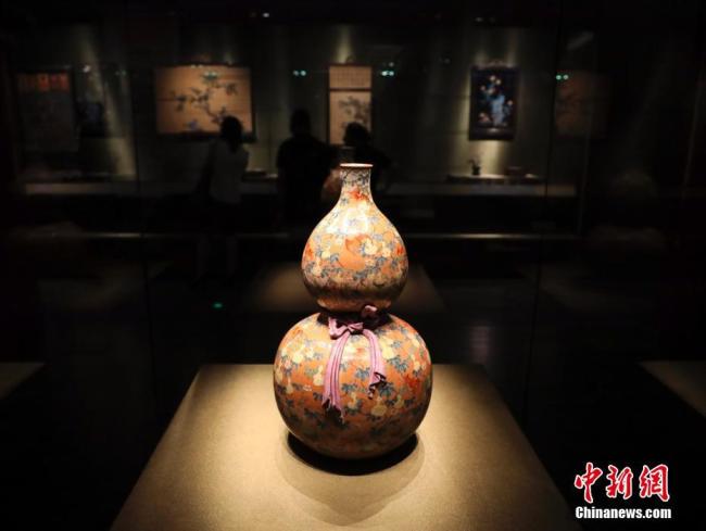 Beijing : une exposition des vestiges historiques sur les fleurs et les arbres au Musée du Palais