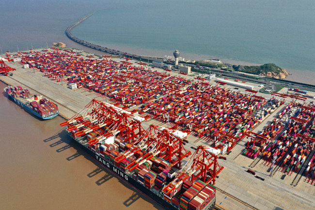 Ici, c'est la Chine moderne----les ports chinois