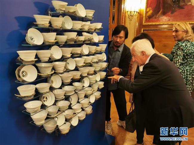 Exposition de porcelaine blanche chinoise à Nice