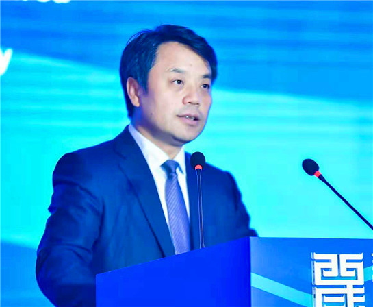 Liu Yubin, membre du parti du comité de travail de la nouvelle zone de Xixian et directeur du comité administratif de la nouvelle ville de Fengxi, lors de son discours
