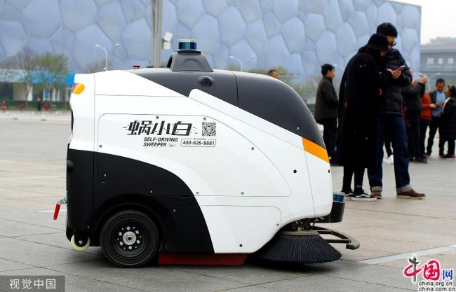 Le 17 novembre, des auto-balayeuses intelligentes Woxiaobai ont été mises en service dans le parc olympique de Beijing, aidant à diminuer les coûts de main-d'œuvre pour l’entretien du site.