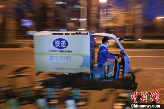 En photos : la journée d’un jeune livreur à Beijing