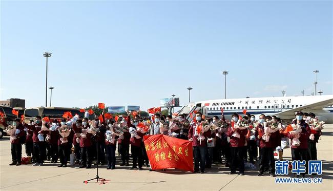 Beijing : retour du dernier groupe de membres de la Troupe nationale des travailleurs de la santé