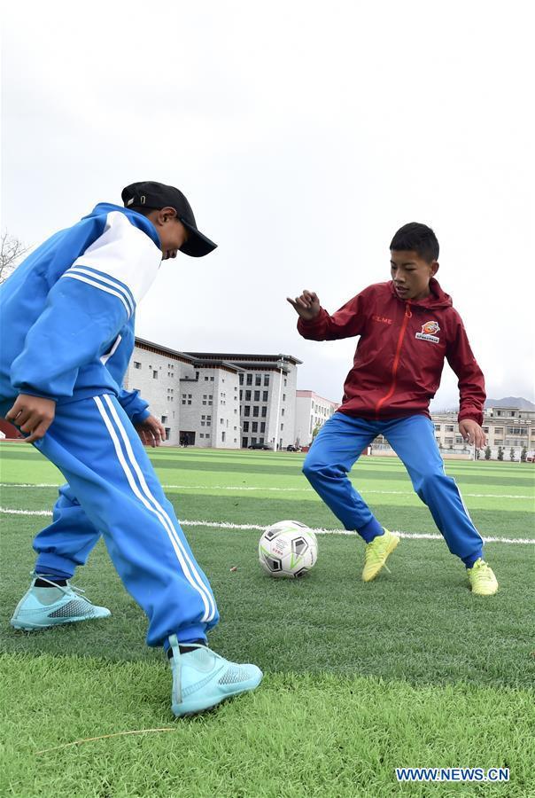 Inauguration du Palais de la jeunesse de la région autonome du Tibet à Lhassa