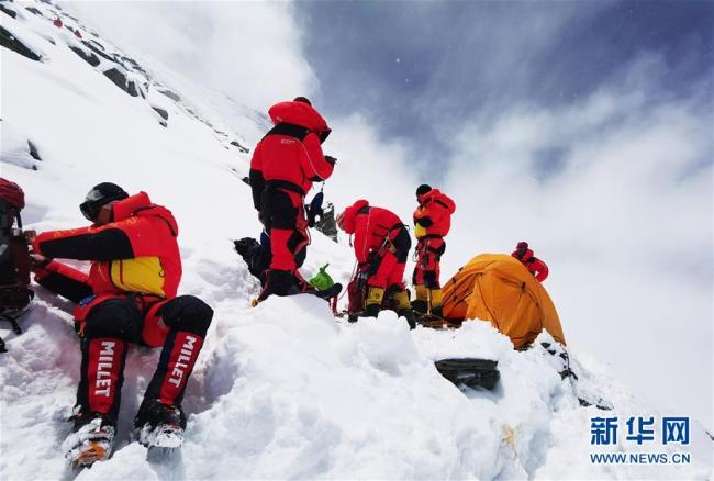 L'équipe chinoise reporte son ascension au sommet du mont Everest