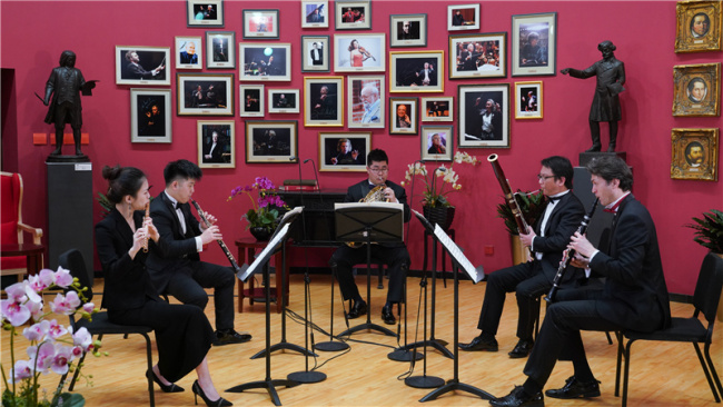 Un concert en ligne présenté par les musiciens du Théâtre national de Chine