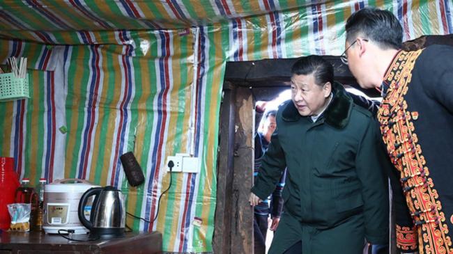 Le matin du 11 février 2018, Xi Jinping a rendu visite à une famille pauvre du village de Sanhe, commune de Sanchahe, comté de Zhaojue, préfecture autonome Yi de Liangshan.