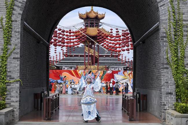 De jeunes artistes font la promotion de l’opéra de Pékin à Changsha