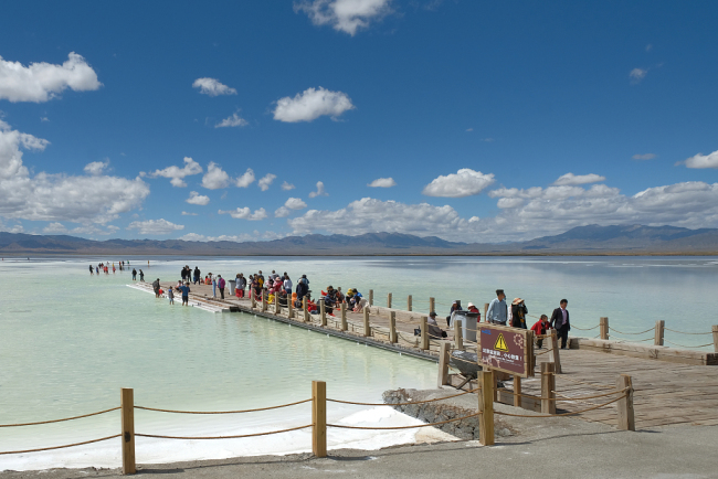 Photos : les paysages féeriques du lac salé Chaka