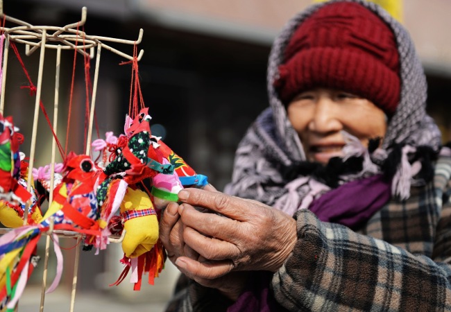 Zaozhuang : des pendentifs en forme de poulet pour célébrer le Lichun